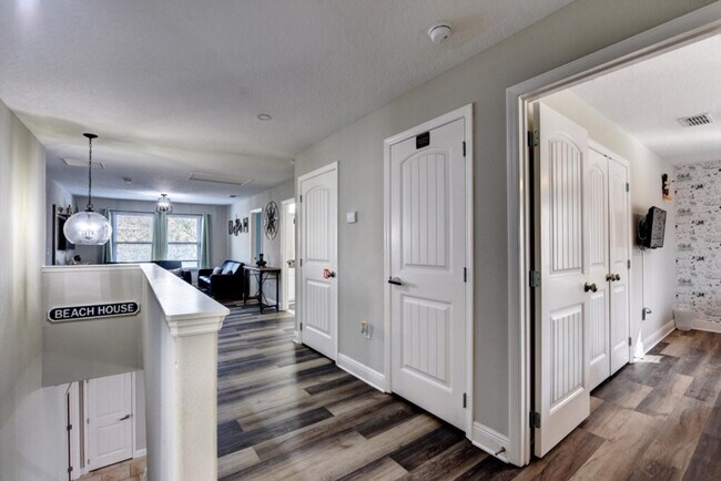 Building Photo - 5254 Wildwood Wy