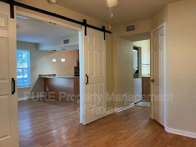 Building Photo - 7685 Northcross Dr