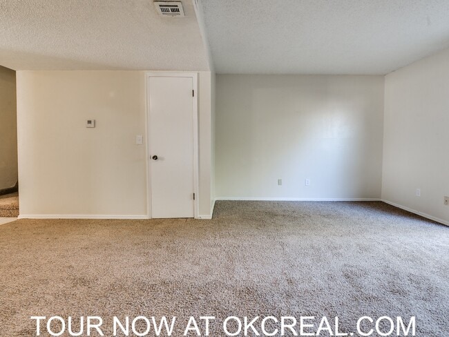 Building Photo - 1223 Lakecrest Dr