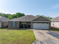 Building Photo - 2409 Crestview Ln