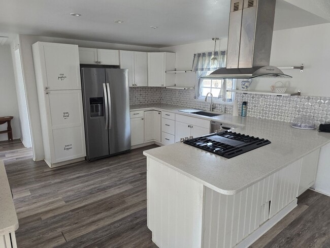 Building Photo - 3 bedrooms and a large yard