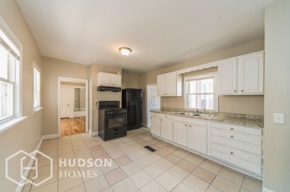 Building Photo - 14 Cross St