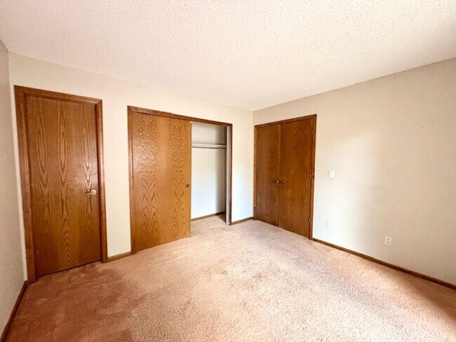 Building Photo - 8020 Holland Ct