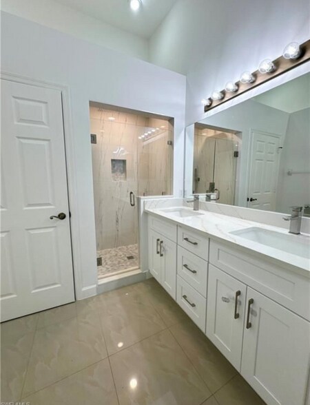 Building Photo - 2325 Hidden Lake Dr