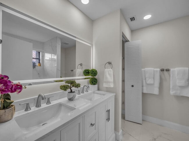 Primary Photo - 1744 Shoreside Cir