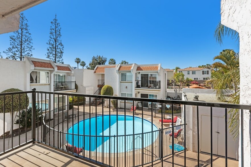 Building Photo - 1499 Broadway