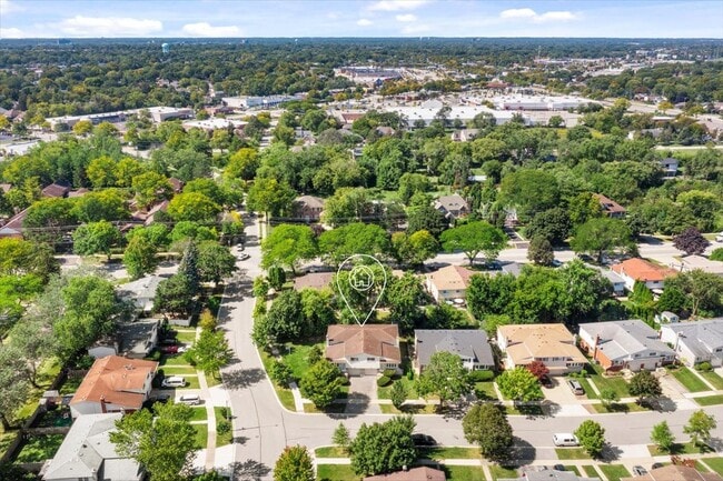 Building Photo - 1704 N Drury Ln