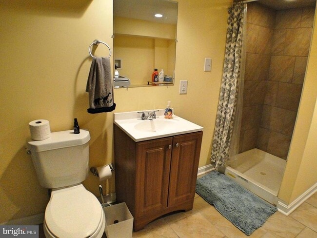 Building Photo - 2533 S Rosewood St