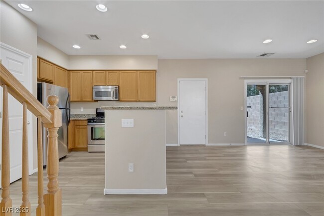 Building Photo - 9835 W Spinnaker Creek Ave