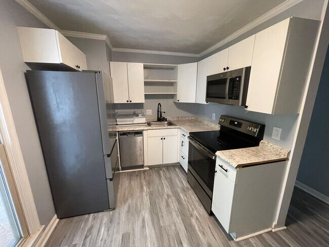 Building Photo - Updated 2 Bedroom Unit!