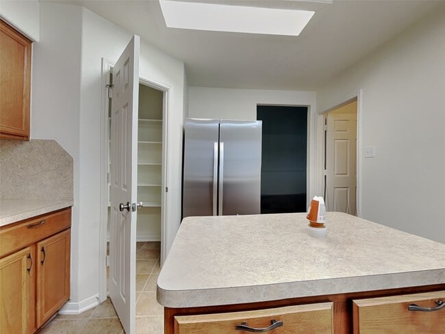 Building Photo - 2407 Aspen Dale Dr