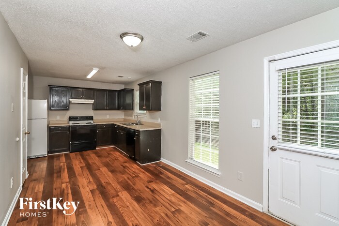 Building Photo - 1272 Creekview Cir