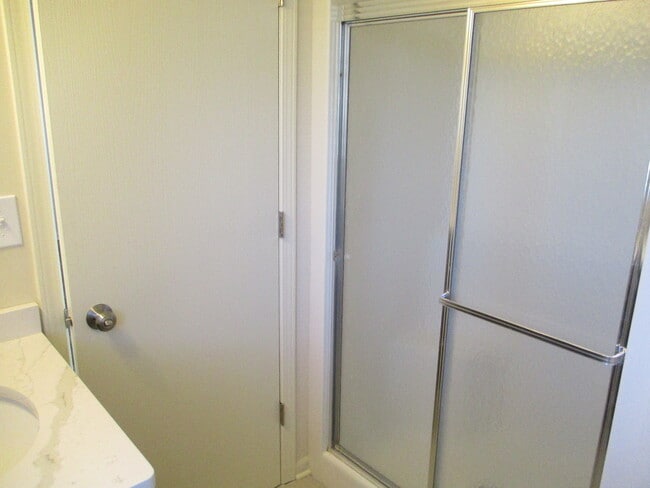 Building Photo - 514 Iona Ln