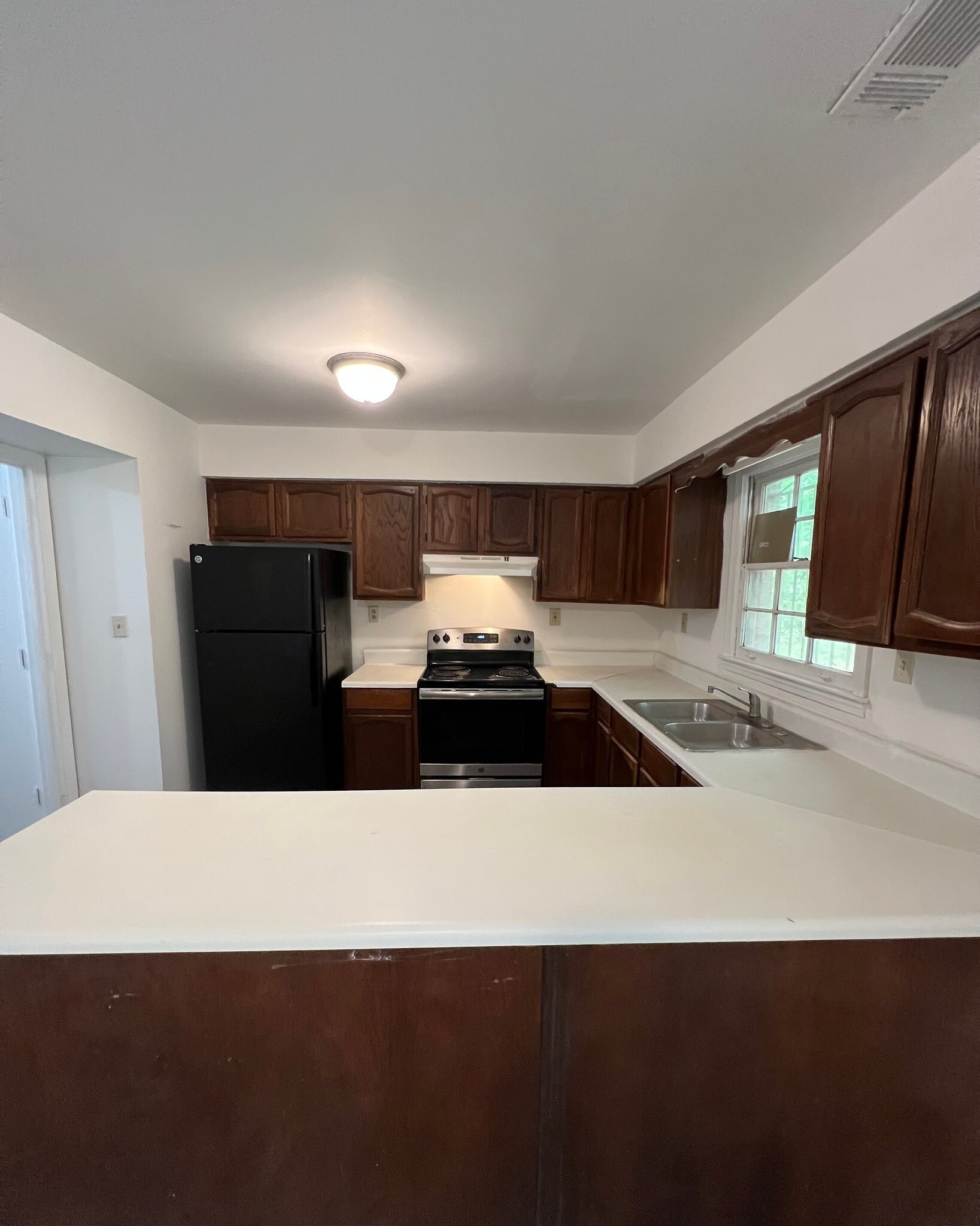 Building Photo - 424 Tarragon Wy SW