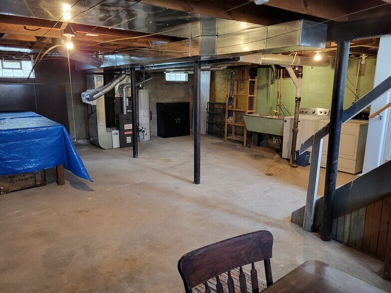 more space, washer/dryer - 711 N Blair Ave