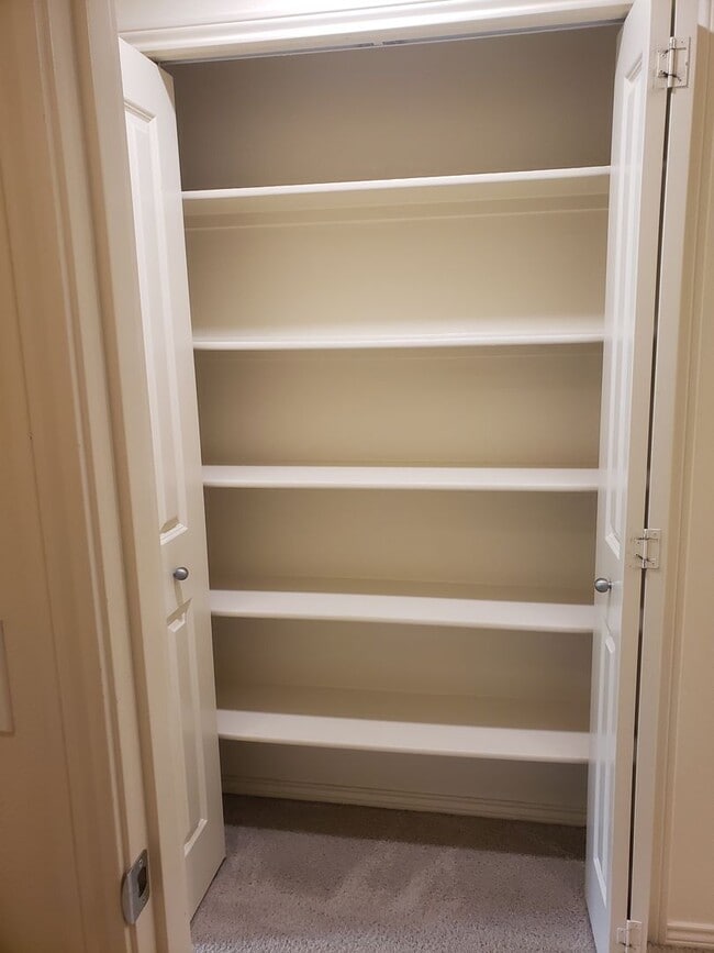 Building Photo - Wonderful Townhouse in Bethany/ NW Portland