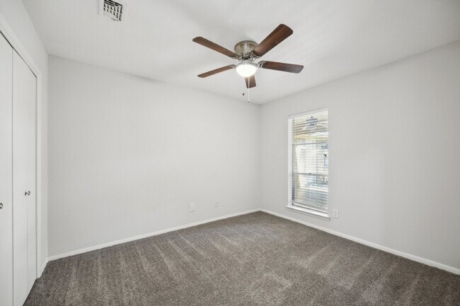 Building Photo - 1725 Northcrest Dr