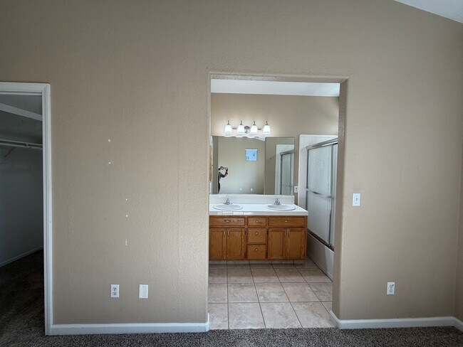 Building Photo - Single story home in Salida!