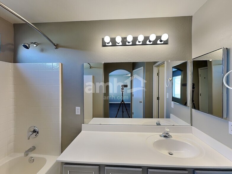 Building Photo - 13177 W Mauna Loa Ln