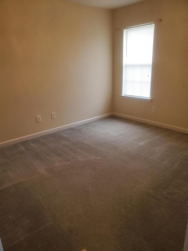 Building Photo - 4309 Creekview Dr
