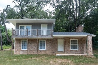 Building Photo - 1118 Louise Dr