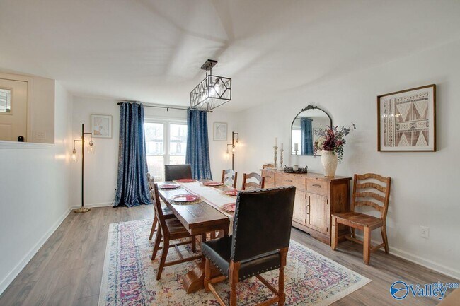 Building Photo - 2013 Wrenwood Dr SE