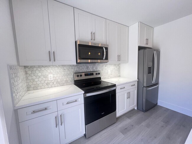 Building Photo - Townhouse 2 Bedroom 2.5 Bath West Palm beach
