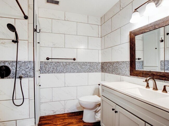 Building Photo - 1405 Yarborough Dr