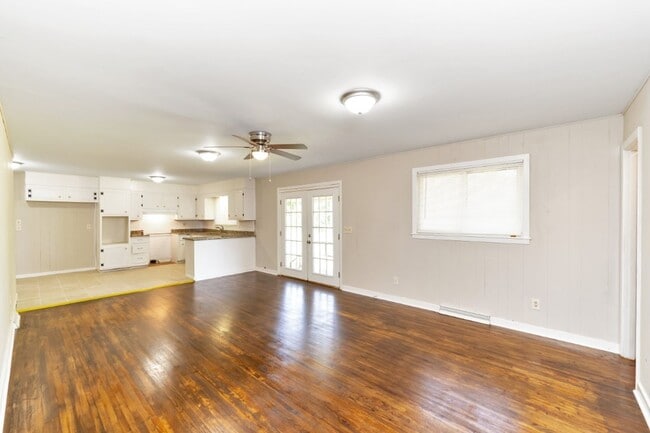 Building Photo - 1900+ Sq Ft of Comfort: Updated 3BR/2BA wi...