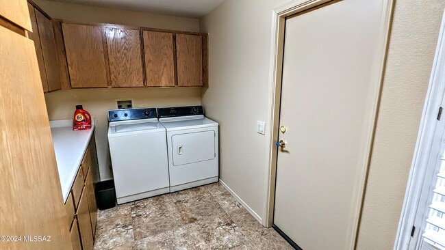 Building Photo - 38135 S Rolling Hills Dr