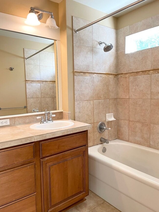 Building Photo - Beautiful 3 Bed 2.5 Bath Home in Redmond