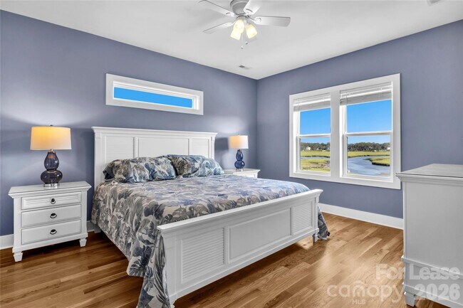 Building Photo - 1708 W Dolphin Dr