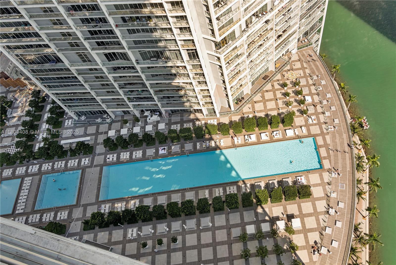 Building Photo - 495 Brickell Ave