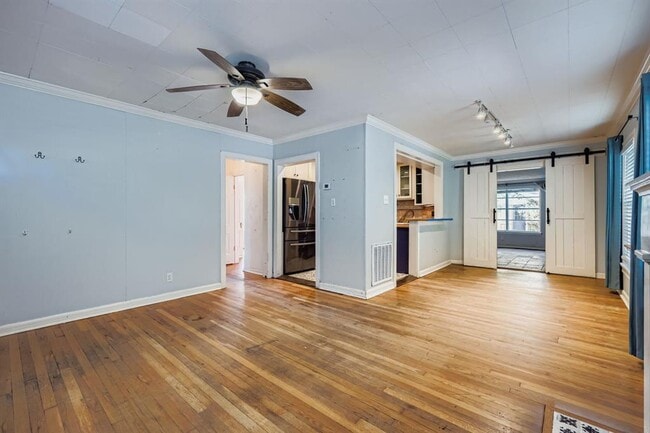 Building Photo - 1705 Kerr St