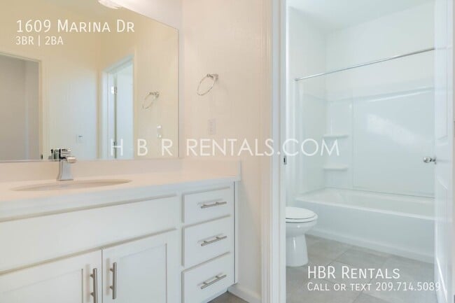 Building Photo - 1609 Marina Dr