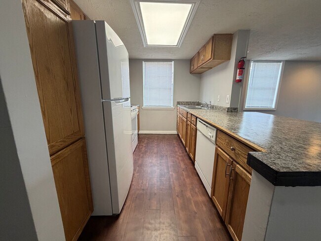 Building Photo - Spacious 3 Bedroom Townhome in Oak Park