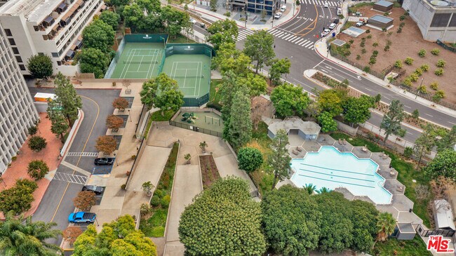 Building Photo - 800 W 1st St