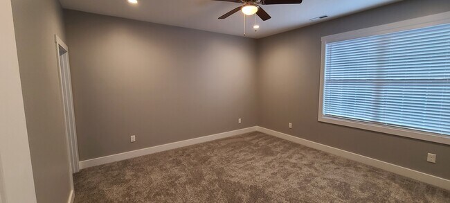 Building Photo - 570 Old US Hwy 70