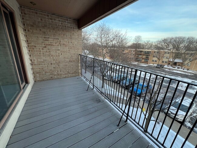 Building Photo - 1903 Silver Bell Rd