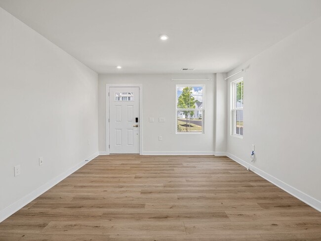 Building Photo - Beautiful 3 bedroom 2.5 bathroom home loca...