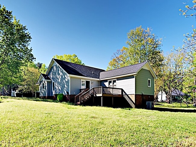 Building Photo - 133 Riverwalk Ct