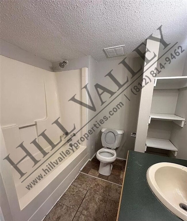 Building Photo - Two Bedroom Home