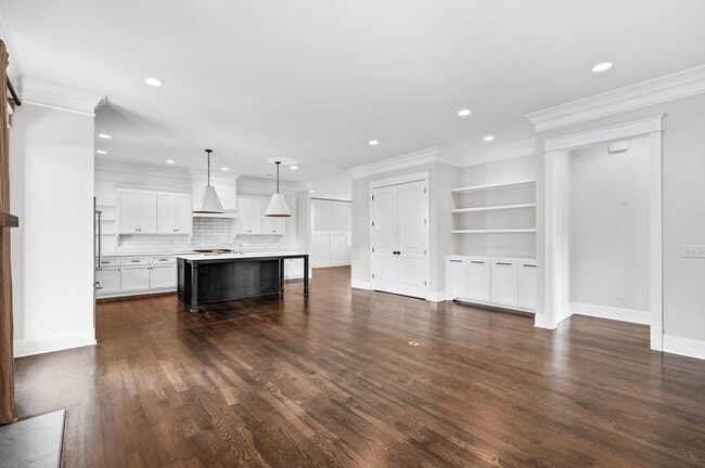 Building Photo - Stunning 4BE/3.5BA home in the heart of Gr...