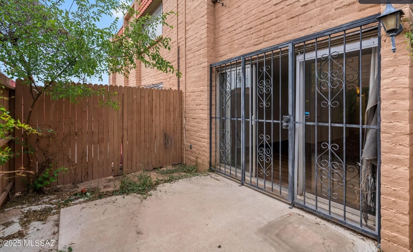 Building Photo - 2875 N Tucson Blvd