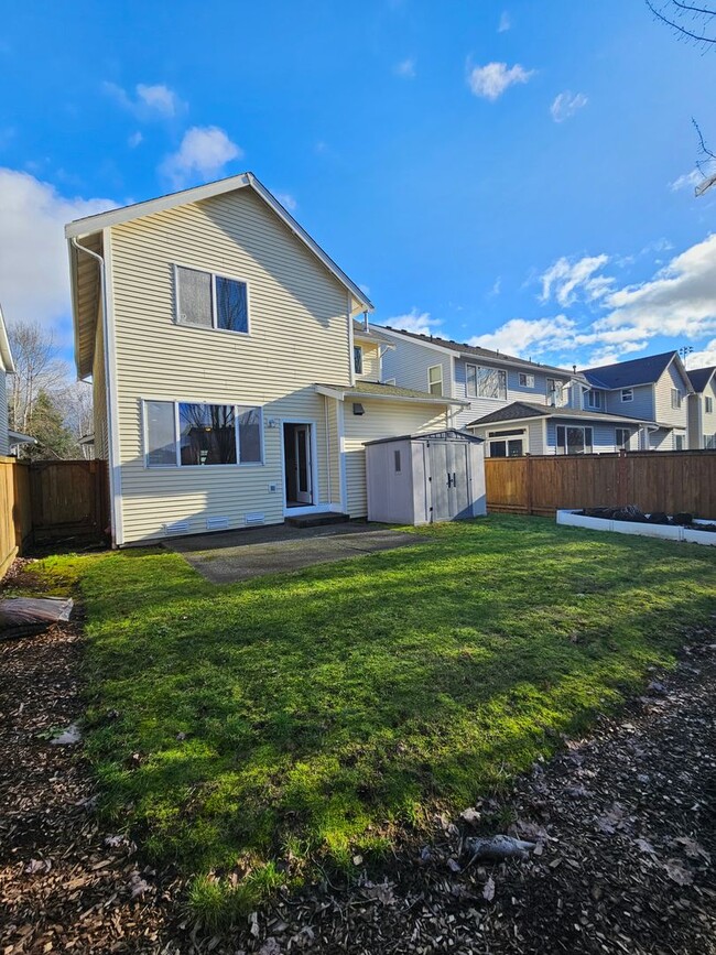 Building Photo - Beautiful 3 bed, 2.5 bath home in Fife