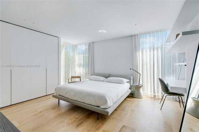 Building Photo - 440 S Mashta Dr