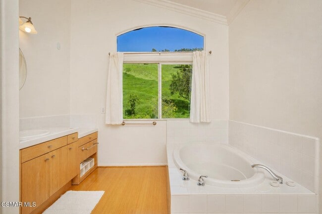 Building Photo - 1004 Lambourne Pl