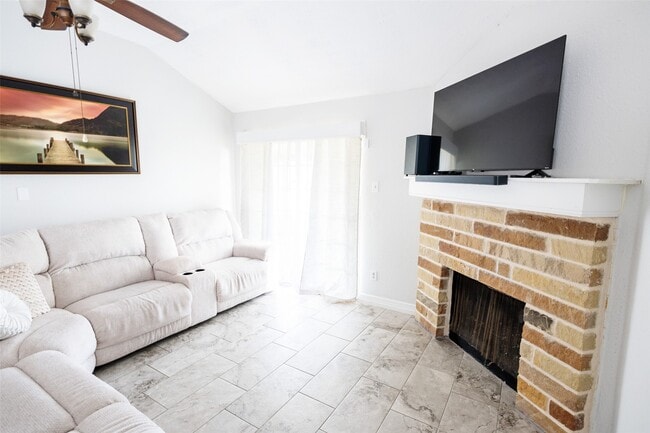 Building Photo - 2022 Crosscoach Ln