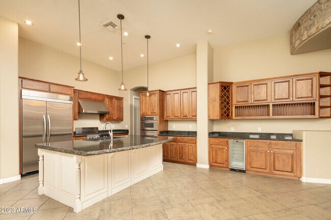 Building Photo - 7895 E Softwind Dr