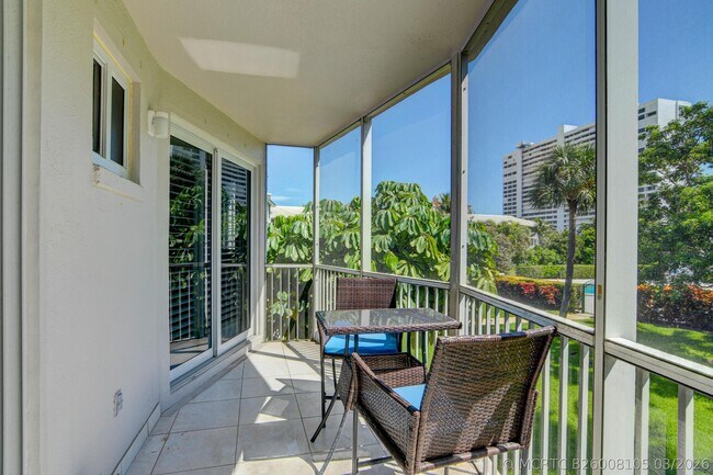 Building Photo - 2730 Banyan Rd